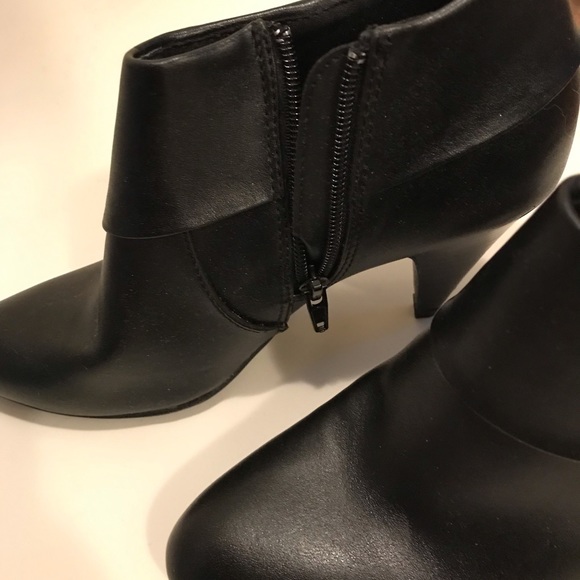 Black 2.5” heel boots - Picture 4 of 4